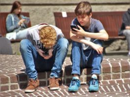 kids-cellphones